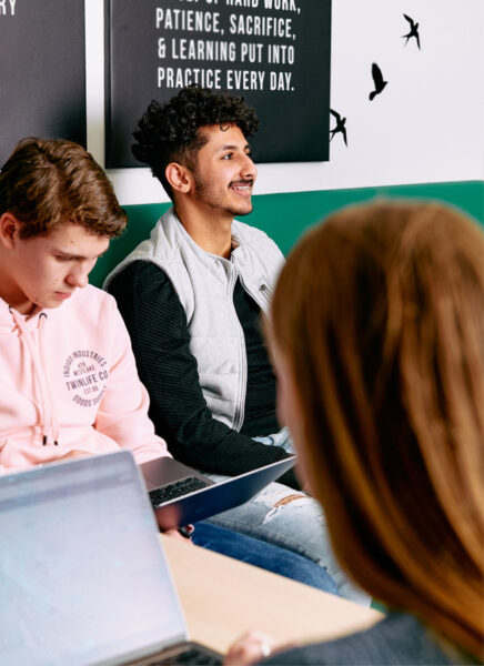 BBL studenten retail werken op de gang