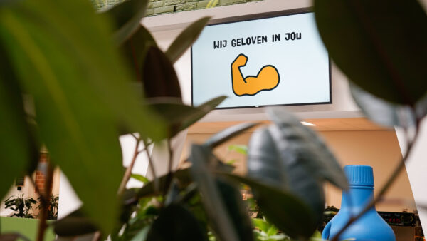 Narrowcasting in de kantine laat een algemene regel over trots zien