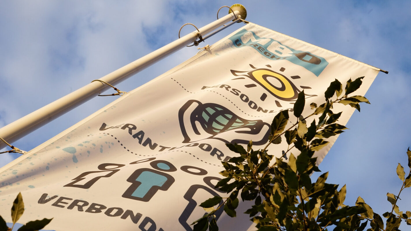 Vlaggenmast met vlag MBO Utrecht