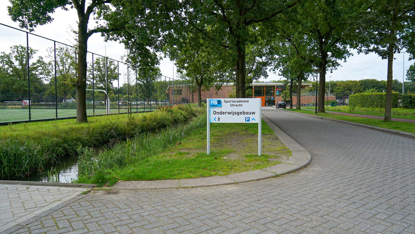 Bewegwijzering bij de Sportacademie op het Sportpark in Zuilen